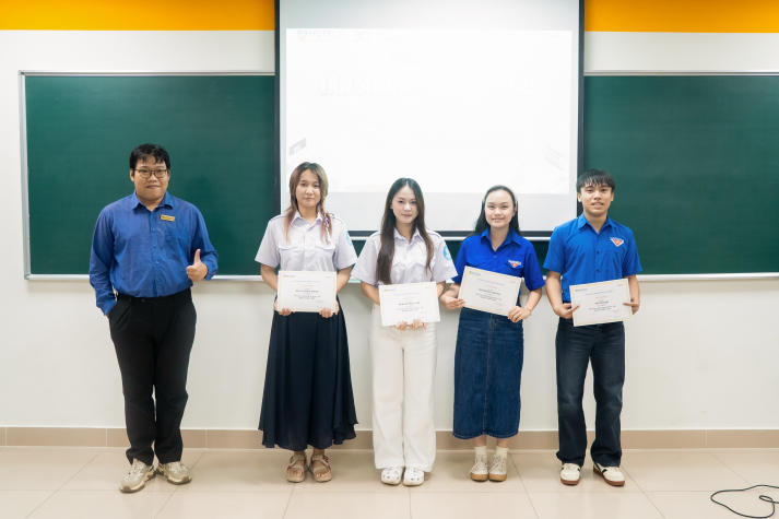 Sôi nổi ngày hội Chào đón Tân sinh viên Khoa Hệ thống thông tin quản lý: Khởi đầu hành trình kết nối công nghệ và kinh tế 90