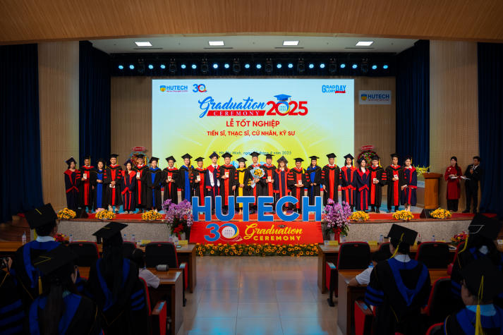 [Video] Những khoảnh khắc tri ân đầy tự hào tại Lễ trao bằng tốt nghiệp đợt 2/2025 HUTECH 46