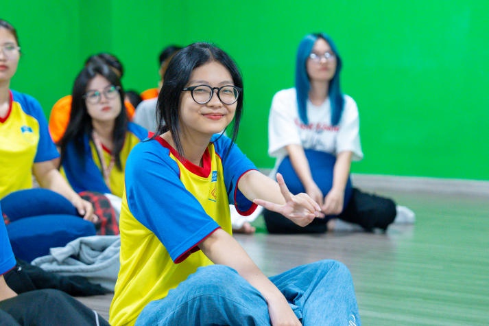 Sinh viên Khoa Truyền thông & Thiết kế học cách kiểm soát stress bằng Yoga cùng chuyên gia 74