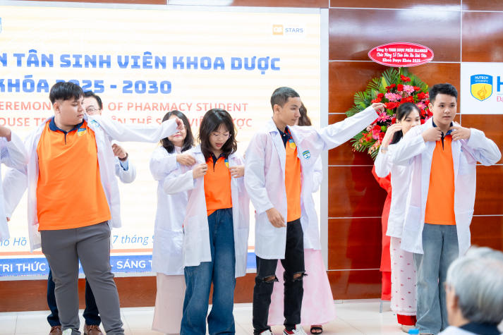 [Video] Dấu ấn đầu đời Blouse trắng: Tân sinh viên Khoa Dược chính thức bước vào hành trình mới 42
