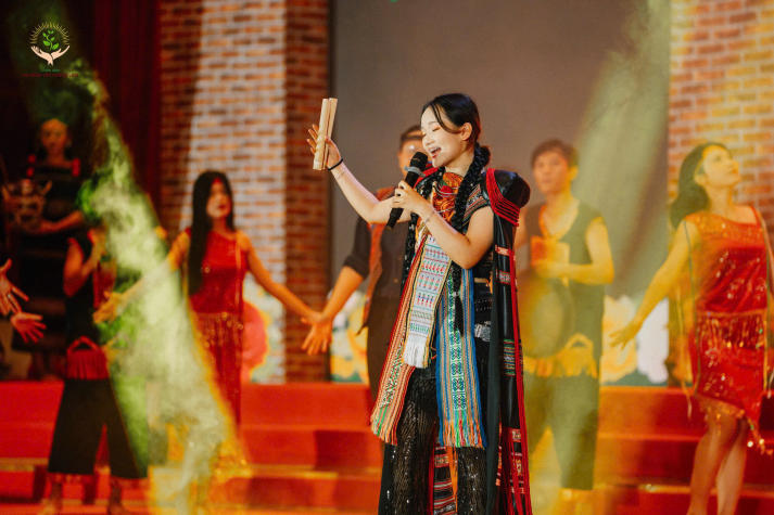 [Video] 10 dấu ấn HUTECH 2025: Khẳng định tầm vóc - Vững bước tương lai 388