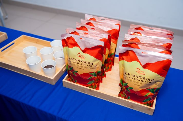 HUTECH-ers cùng bạn bè quốc tế khám phá nông sản Việt qua hương vị ca cao 30