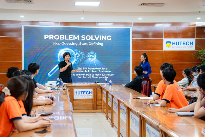 Sinh viên I-HUTECH nhận diện đúng vấn đề và tư duy hệ thống qua Hội thảo “Problem-Solving Essentials” 44