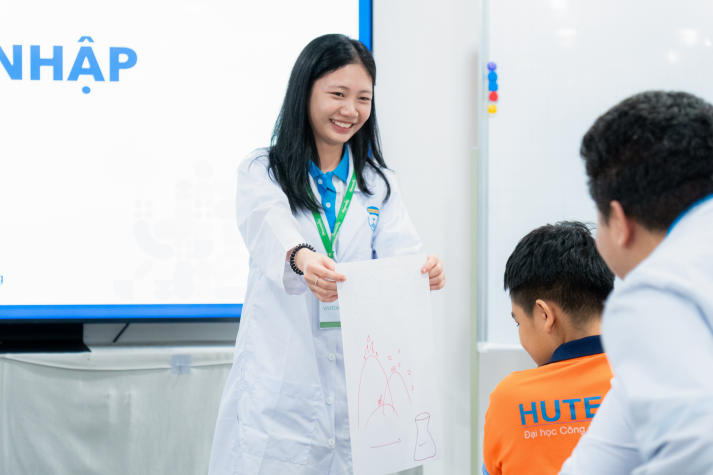 HUTECH PharmaCom Tour: Sinh viên Khoa Dược “chạm ngõ” hệ thống nhà thuốc hiện đại Pharmacity 71