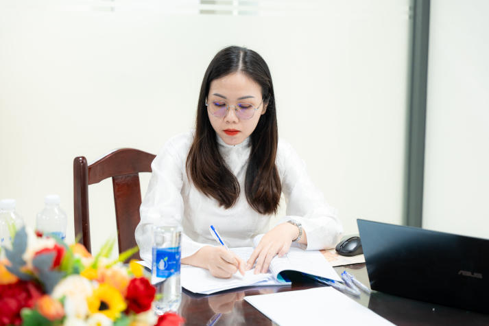 Bức tranh nghiên cứu thực tiễn về quản trị, dịch vụ và thị trường qua buổi bảo vệ luận văn/đề án Thạc sĩ Quản trị kinh doanh 35