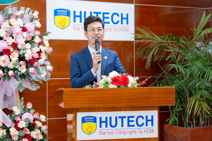 HUTECH signs cooperation agreements with 13 major enterprises, strengthening practice-oriented training 25