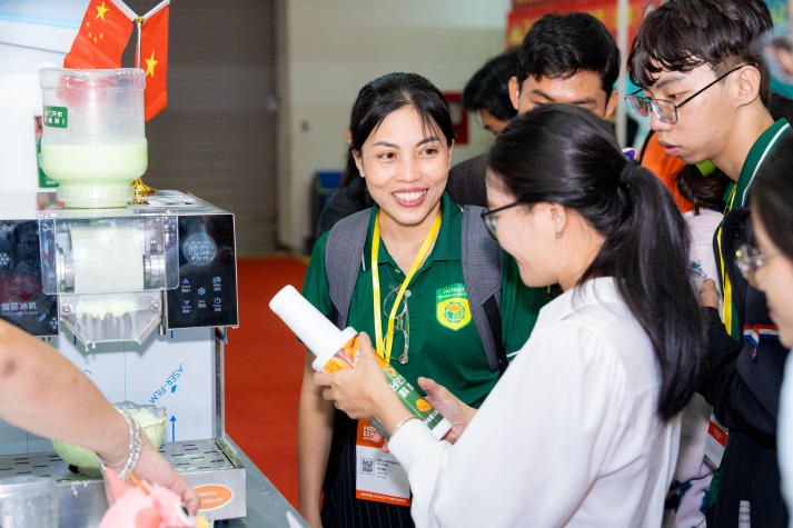 Sinh viên ngành Công nghệ thực phẩm HUTECH khám phá ngành Công nghiệp thực phẩm tại triển lãm “Vietnam Foodexpo 2023” 62