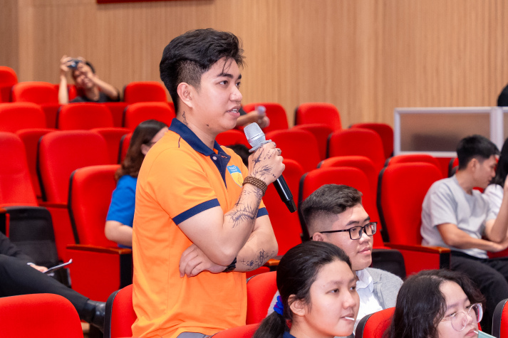 “One View, Enough to Tell”: Khơi mở tư duy nhiếp ảnh cho sinh viên HUTECH 75