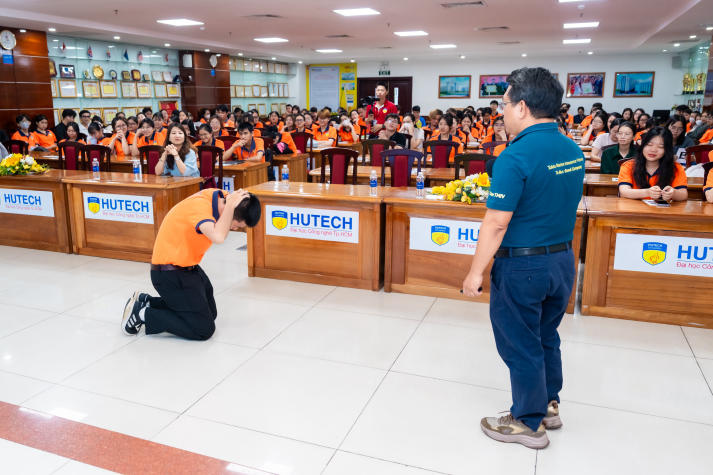 [Video] Học cách bảo vệ bản thân trước thiên tai: HUTECH-ers nói “không” với bị động 95