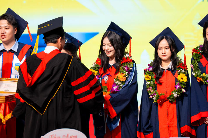 HUTECH vinh danh Tân Cử nhân, Tân Dược sĩ tại Lễ trao bằng tốt nghiệp 65