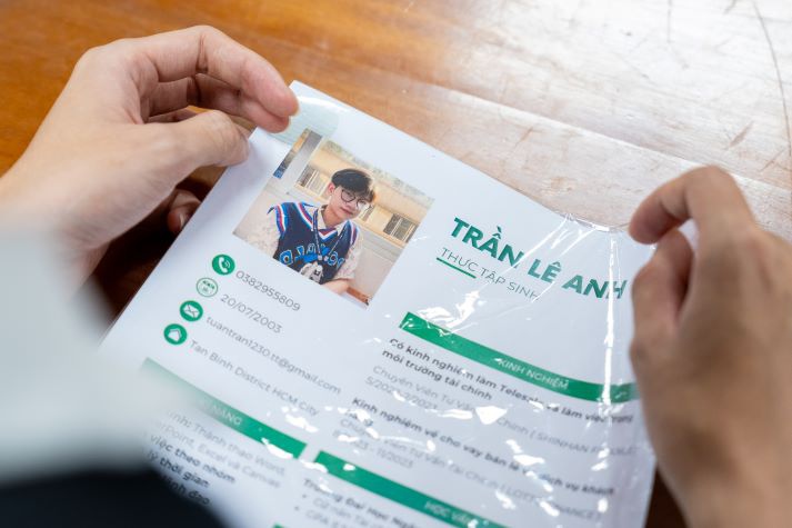 Sinh viên Khoa Tài chính - Thương mại nhận học bổng giá trị và săn cơ hội thực tập hấp dẫn từ VPBank 110