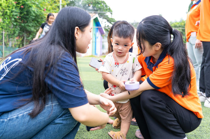 Sinh viên Khoa Tài chính - Thương mại gieo mầm yêu thương tại Làng trẻ em SOS 76