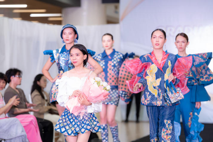 [Video] Sinh viên Thiết kế thời trang HUTECH khuấy động sàn runway với những thiết kế cá tính 28