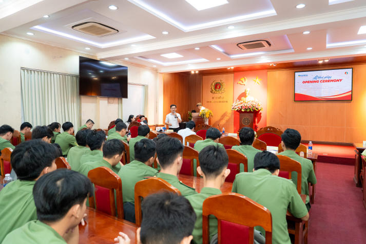 Khai giảng chương trình Ngôn ngữ Anh từ xa: Dấu ấn hợp tác đào tạo giữa HUTECH và Đại học An ninh Nhân dân 74