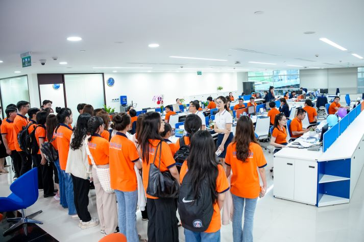 Sinh viên HUTECH sớm “bắt sóng” môi trường làm việc thực tế ngay từ năm nhất 48