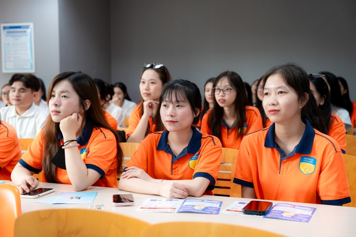 Tham quan WooriBank, sinh viên Khoa Hàn Quốc học mở rộng kiến thức liên ngành 43