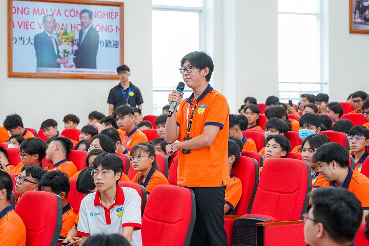 Khoa Công nghệ thông tin HUTECH tưng bừng chào đón tân binh về ngôi nhà chung 142