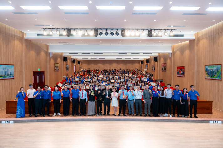 Đoàn - Hội HUTECH tổng kết hành trình cống hiến, phát huy tinh thần xung kích trong mùa hè 2025 216