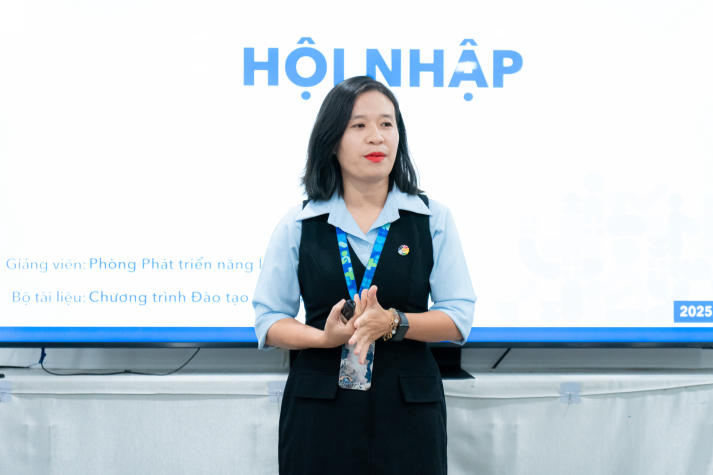 HUTECH PharmaCom Tour: Sinh viên Khoa Dược “chạm ngõ” hệ thống nhà thuốc hiện đại Pharmacity 10