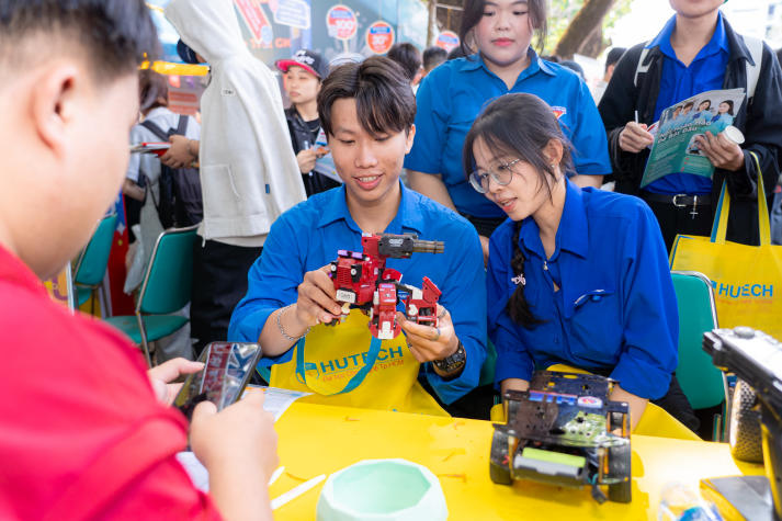 HUTECH “phủ vàng” Ngày hội Tư vấn tuyển sinh - hướng nghiệp 2026 tại Cần Thơ, mang đến loạt thông tin đắt giá cho thí sinh 100