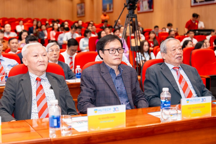 HUTECH opens the 2025-2026 academic year alongside the national celebration of 80 years of Vietnam’s education 71