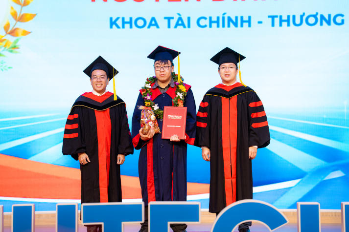 HUTECH vinh danh những gương mặt xuất sắc trong học tập và rèn luyện tại Lễ trao bằng tốt nghiệp 39