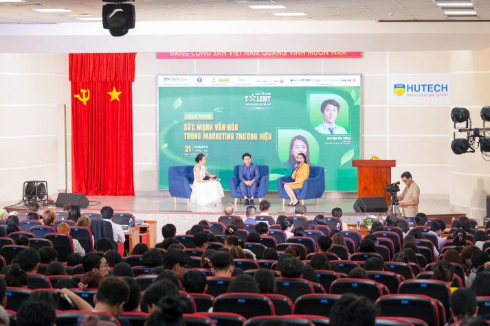 “Sếp lớn” đến tận trường truyền bí kíp nghề nghiệp: đặc quyền của sinh viên HUTECH 35