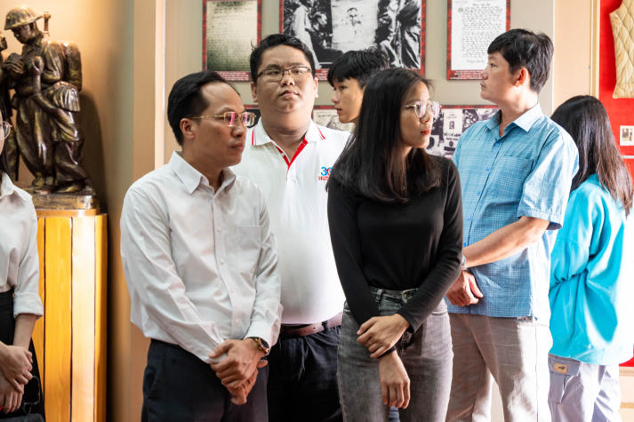 Đảng viên Chi bộ 11 HUTECH bồi dưỡng lý tưởng Đảng tại Bến cảng Nhà Rồng 35