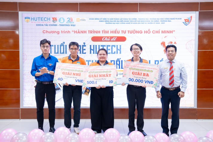 Sinh viên Khoa Tài chính - Thương mại HUTECH tranh tài kiến thức về tư tưởng Hồ Chí Minh 161