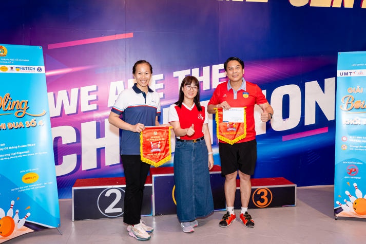 HUTECH giành cúp vô địch Giải Bowling khối thi đua số 4 năm học 2023-2024 63