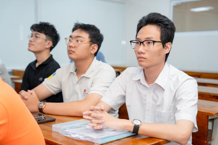 Sinh viên Công nghệ kỹ thuật ô tô VJIT tìm hiểu cơ hội nghề nghiệp tại Nhật Bản cùng Toyota Nankai’S 63