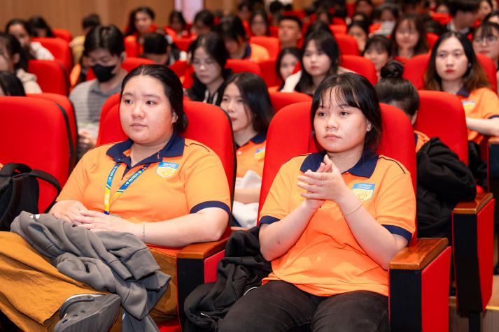 “Đồng hành cùng sinh viên” - Hành trình kết nối thế hệ và lan tỏa tư duy tài chính tích cực 73