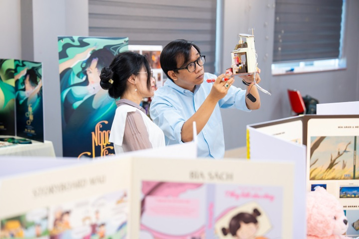 [Video] Sinh viên Thiết kế đồ họa tăng cường kết nối công nghệ qua đồ án minh họa nâng cao 71