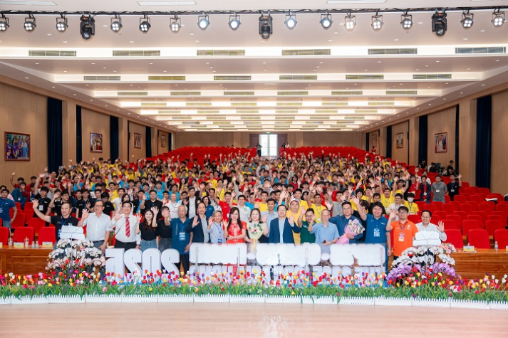 Hàng trăm thí sinh quy tụ tại “đấu trường lập trình” ICPC Asia HCMC 2025 30