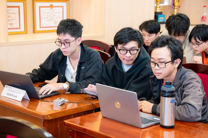 Sôi nổi Procon HUTECH 2025: Khi sinh viên IT bước vào cuộc đua lập trình 27