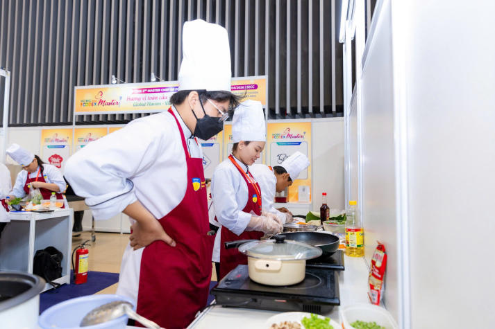 Sinh viên HUTECH ghi dấu ấn với loạt thành tích ấn tượng tại Master Chef of Foodex 2026 32