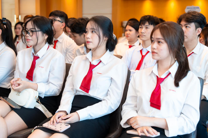 [Video] Không gian 5 sao trở thành lớp học: Sinh viên Quản trị khách sạn trải nghiệm tại Hilton Saigon và Renaissance Saigon 46