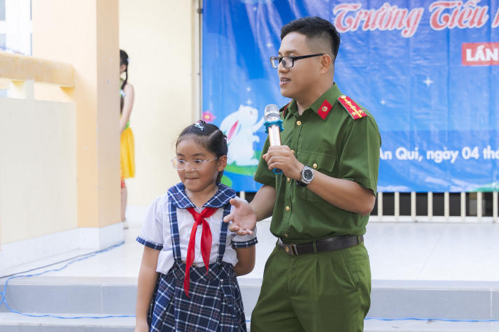 Chi bộ 17 mang “Trung thu cho em” ấm áp đến với thiếu nhi ở tỉnh Vĩnh Long 115