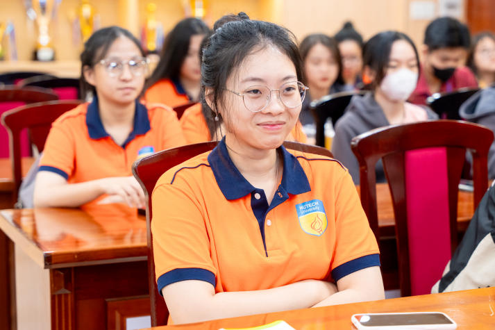 TikTok UniTour 2025 "đổ bộ" HUTECH, giải mã cơ hội nghề nghiệp trong nền kinh tế sáng tạo 54