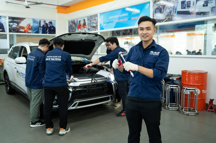 [Video] Học “chất” như sinh viên HUTECH: tự tay thực hiện loạt đồ án hoành tráng 206