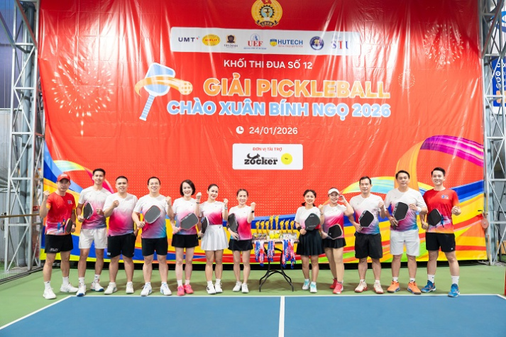 CB-GV-NV HUTECH ghi dấu ấn đậm nét tại Giải Pickleball Khối thi đua 12 năm học 2025-2026 9