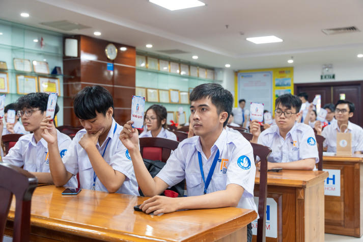 Khởi động "chuyến tàu" nhiệm kỳ mới của Liên Chi hội Truyền thông & Thiết kế HUTECH tại Đại hội lần thứ II 140