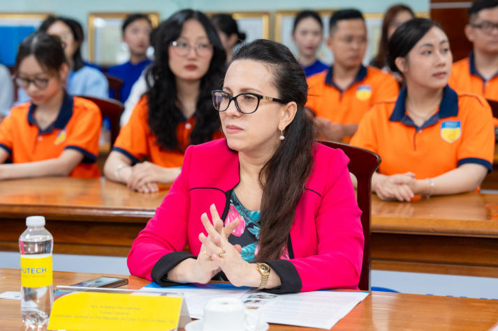 HUTECH welcomes Deputy Minister of Higher Education of the Republic of Cuba, strengthening international collaboration in education and research 34