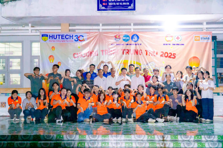 Sinh viên Khoa Marketing - Kinh doanh quốc tế mang “Ngàn điều trăng nói” đến với thiếu nhi Vĩnh Long 8