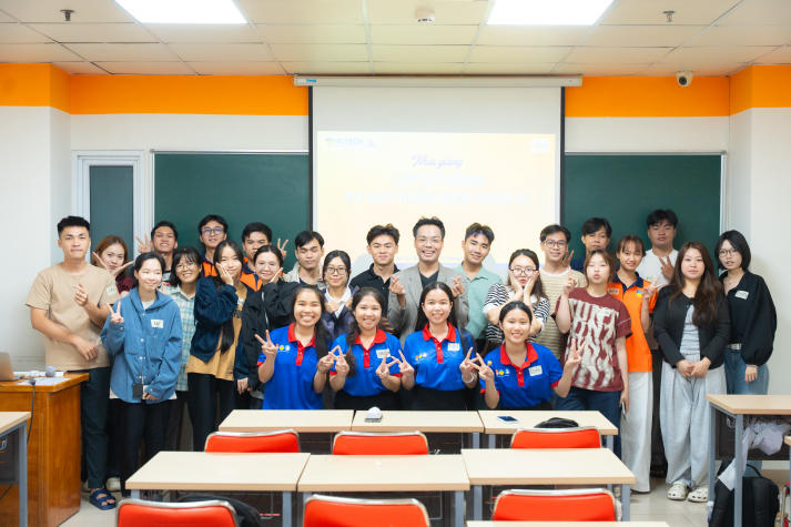 HUTECH-ers nâng cấp tư duy phản biện trong thời đại số 10