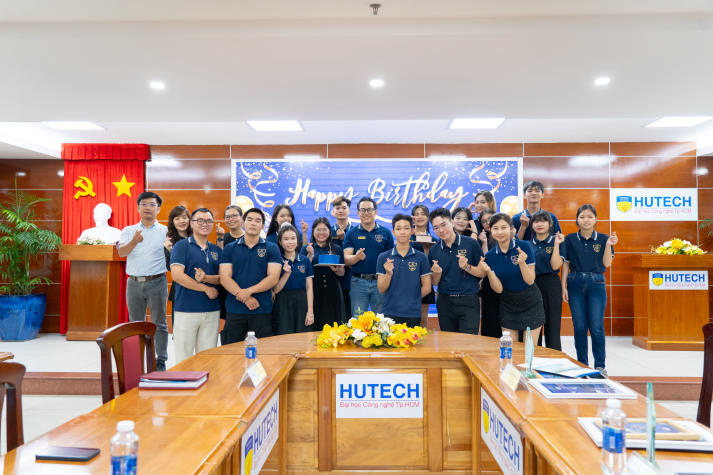 Tốt nghiệp sớm, thành tích nổi bật: 3 sinh viên ngành Quản trị nhân lực ghi dấu ấn mạnh mẽ 90