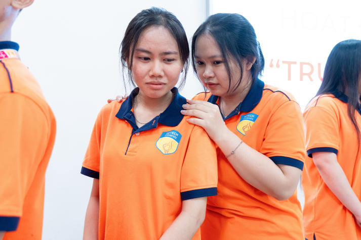 Ban cán sự lớp HUTECH học kỹ năng kết nối tập thể bằng lắng nghe và thấu cảm 34