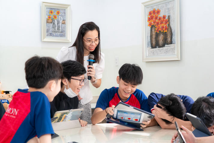 Học sinh THPT khám phá ứng dụng AI và định hướng tương lai cùng I-HUTECH 42