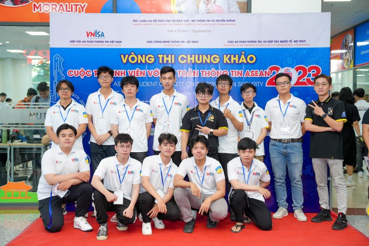 Sôi nổi vòng Chung khảo cuộc thi "Sinh viên với An toàn thông tin ASEAN 2023" tại HUTECH 10