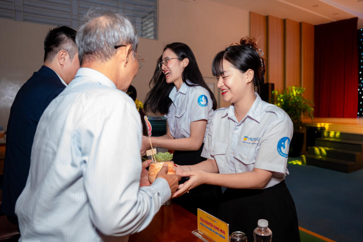 Cất lời tri ân: HUTECH và câu chuyện 20/11 qua “Điều thầy cô muốn nói” 45